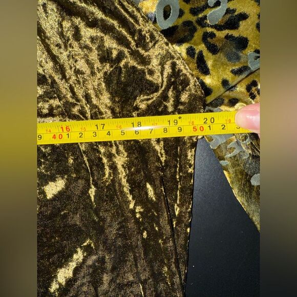 Mystree Green Crushed Velvet Floral Burnout puff sleeves size Med NWOT - Picture 7 of 8